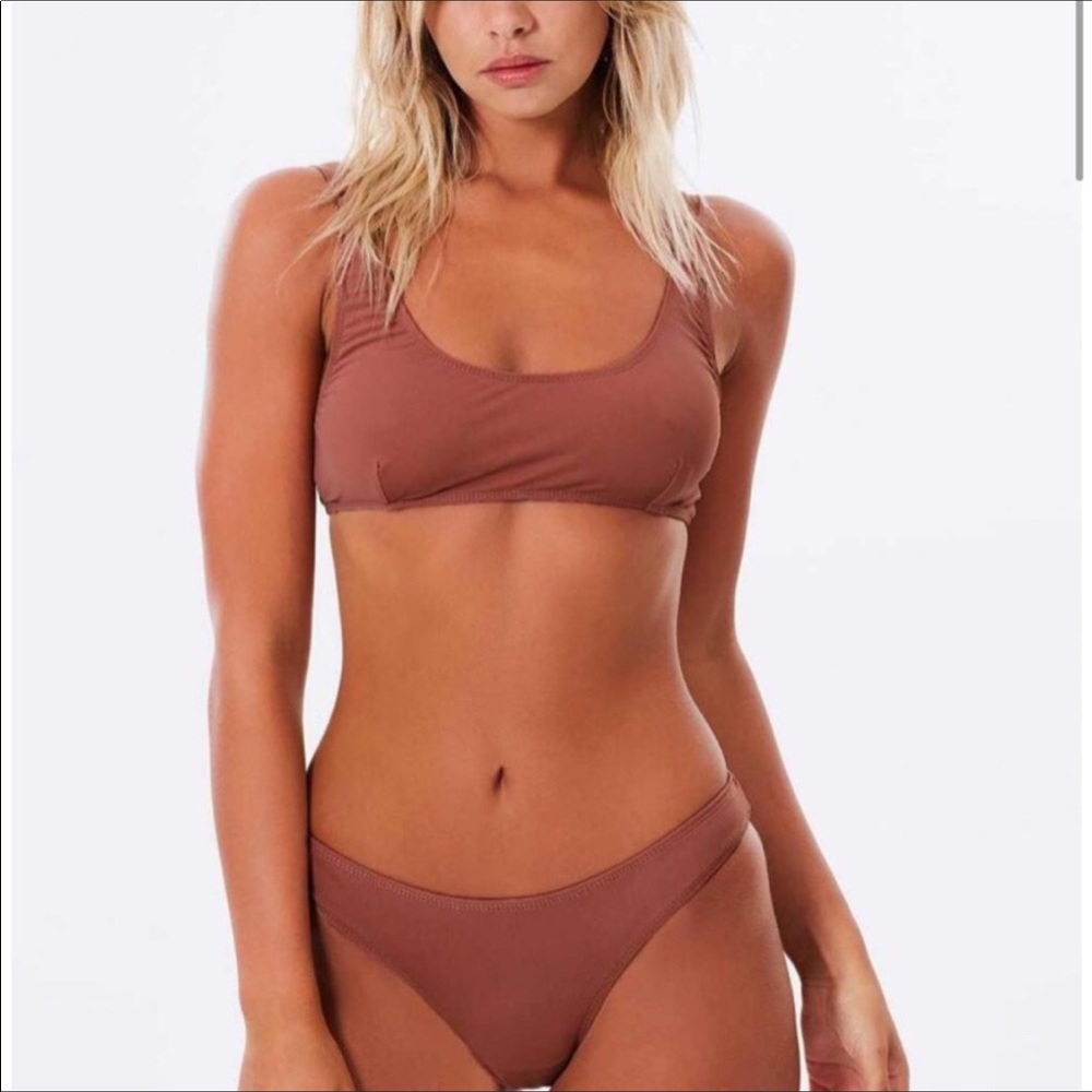 Adorable bikini!! - Picture 3 of 7